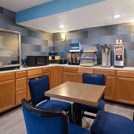 Days Inn & Suites By Wyndham Kokomo Exteriör bild