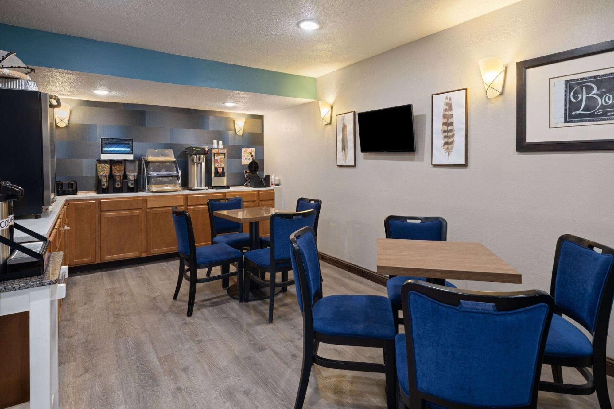 Days Inn & Suites By Wyndham Kokomo Exteriör bild