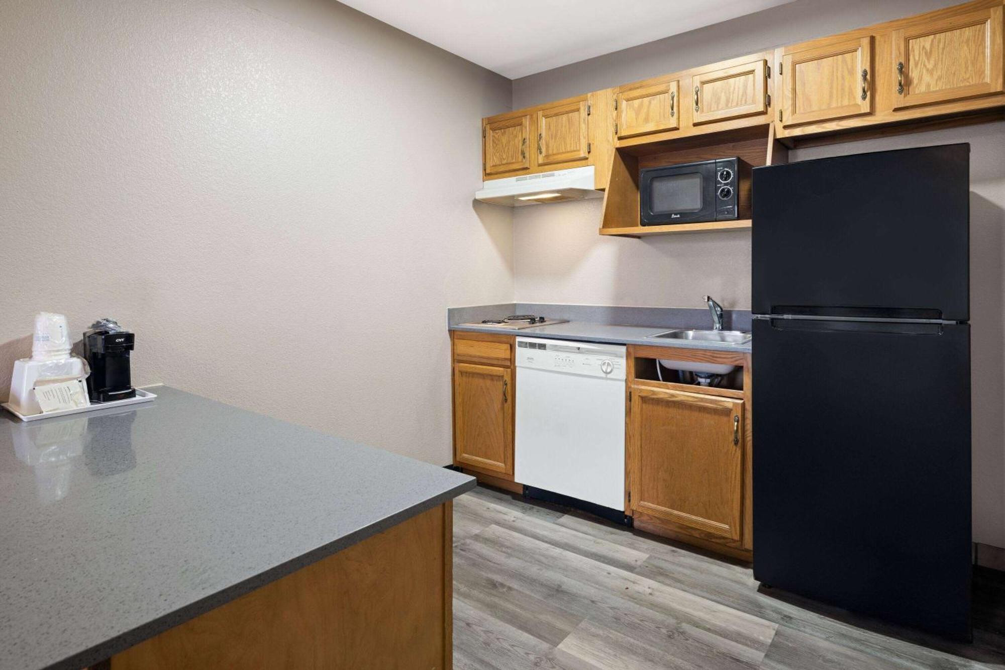 Days Inn & Suites By Wyndham Kokomo Exteriör bild