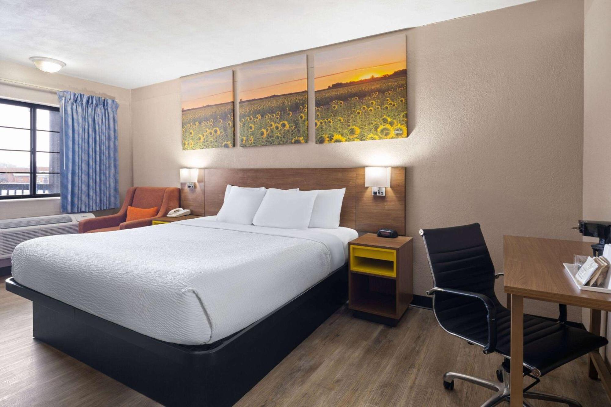 Days Inn & Suites By Wyndham Kokomo Exteriör bild