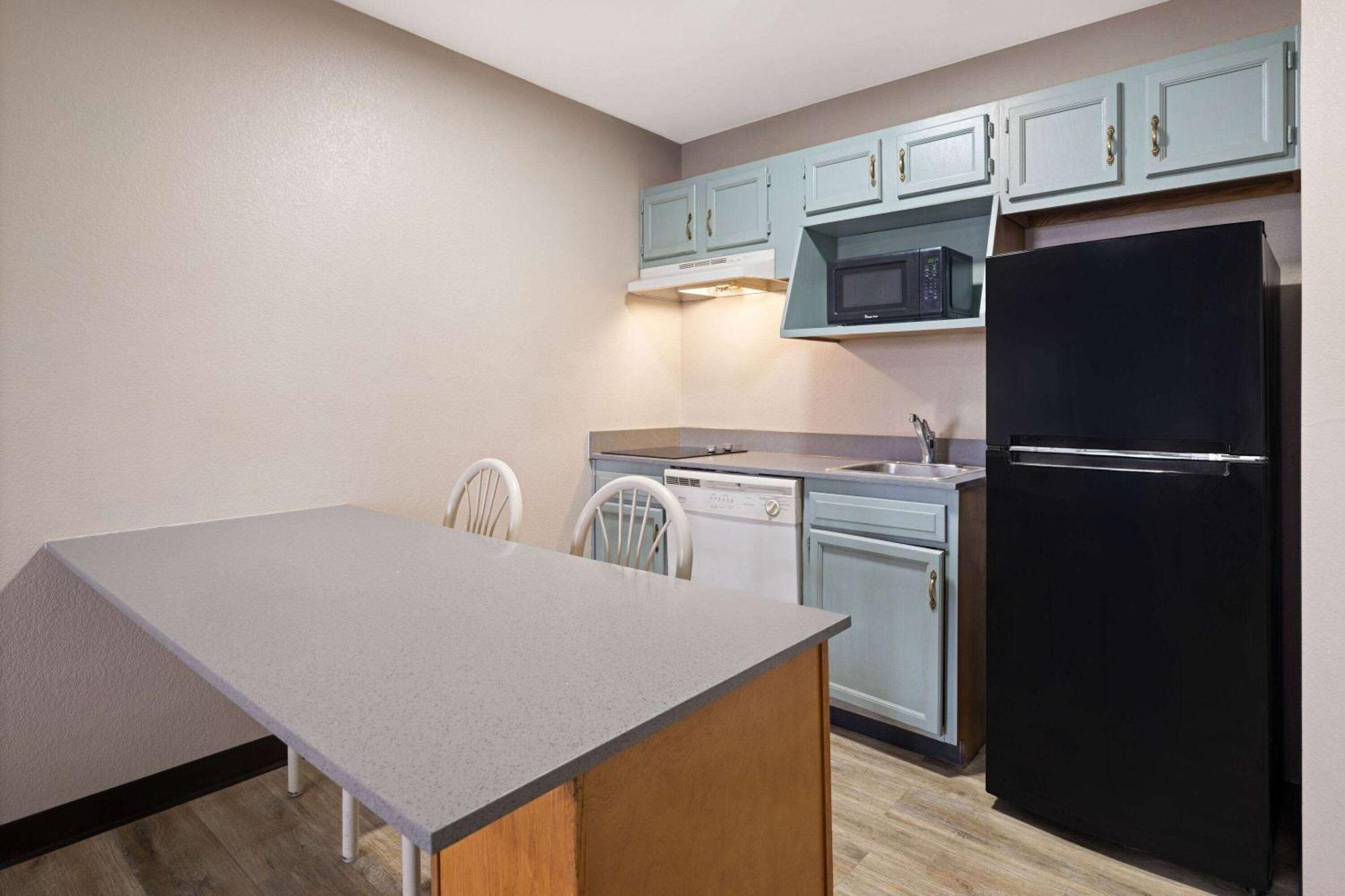 Days Inn & Suites By Wyndham Kokomo Exteriör bild