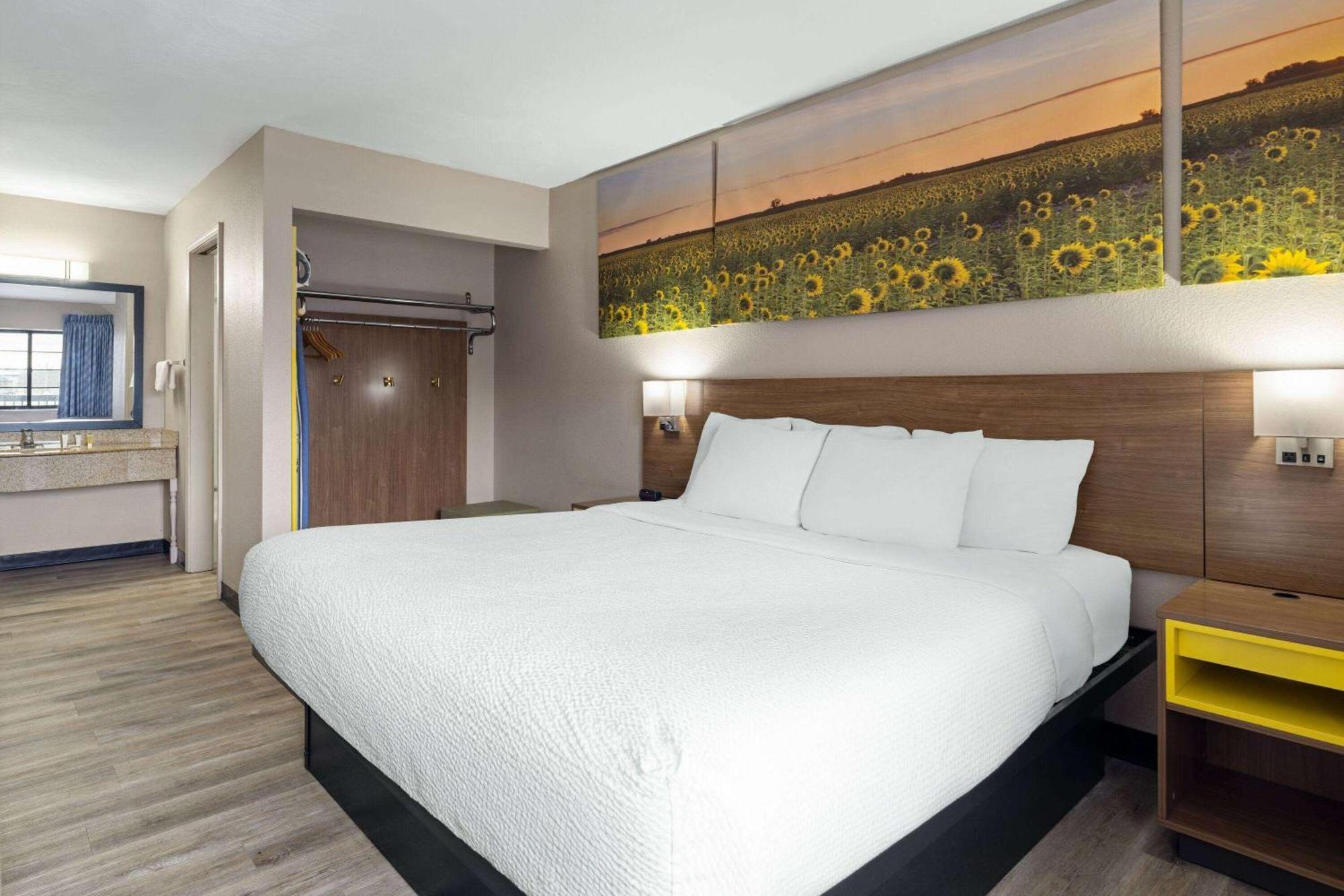 Days Inn & Suites By Wyndham Kokomo Exteriör bild