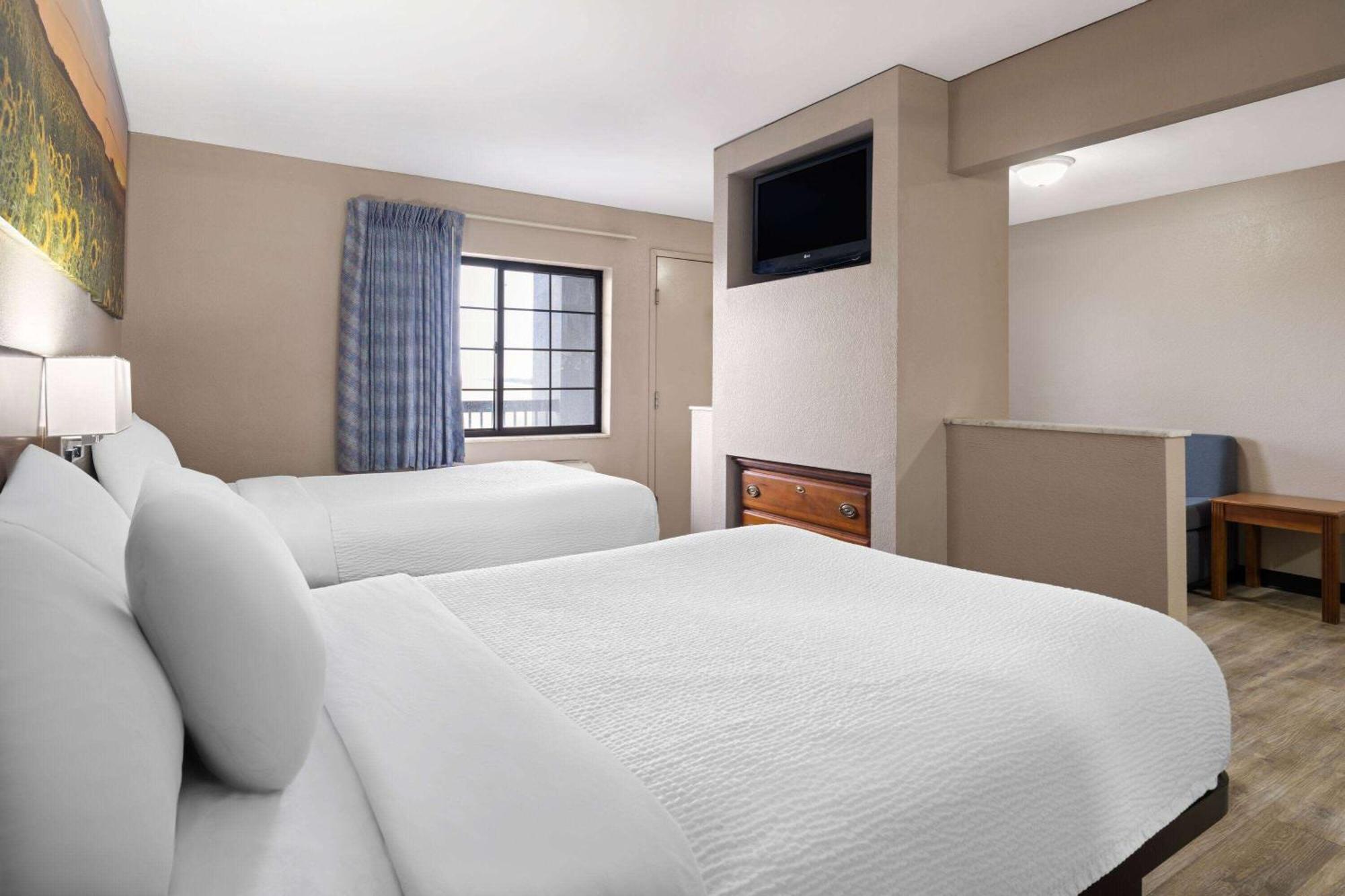 Days Inn & Suites By Wyndham Kokomo Exteriör bild