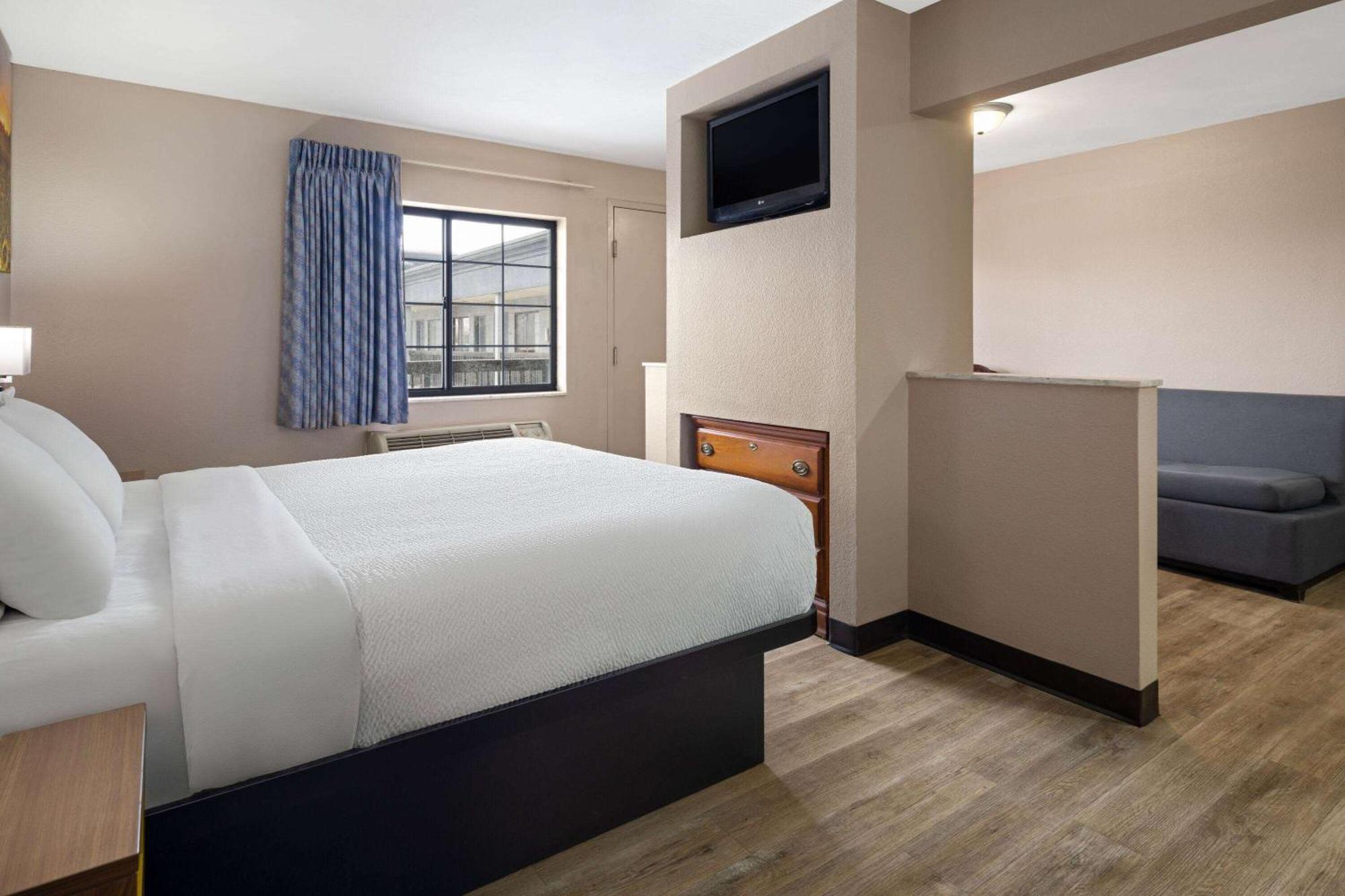 Days Inn & Suites By Wyndham Kokomo Exteriör bild