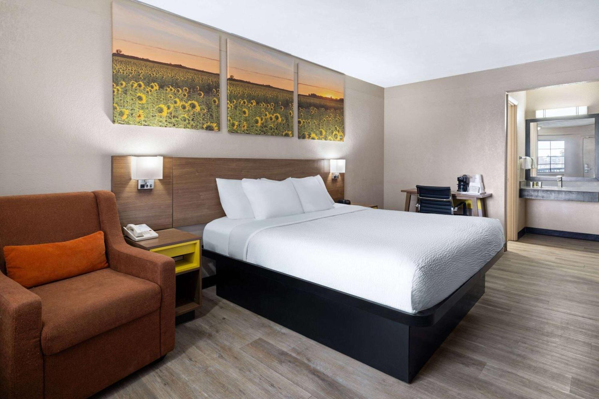 Days Inn & Suites By Wyndham Kokomo Exteriör bild