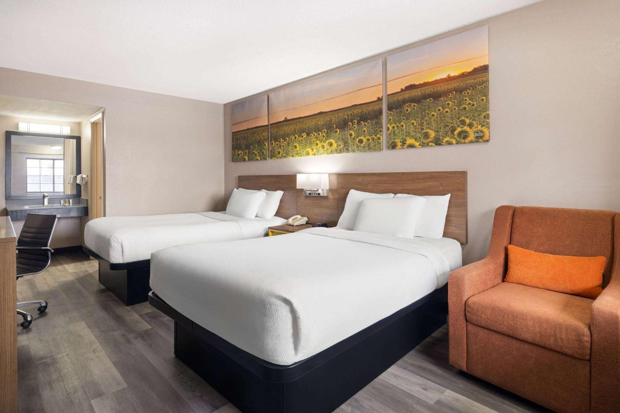 Days Inn & Suites By Wyndham Kokomo Exteriör bild