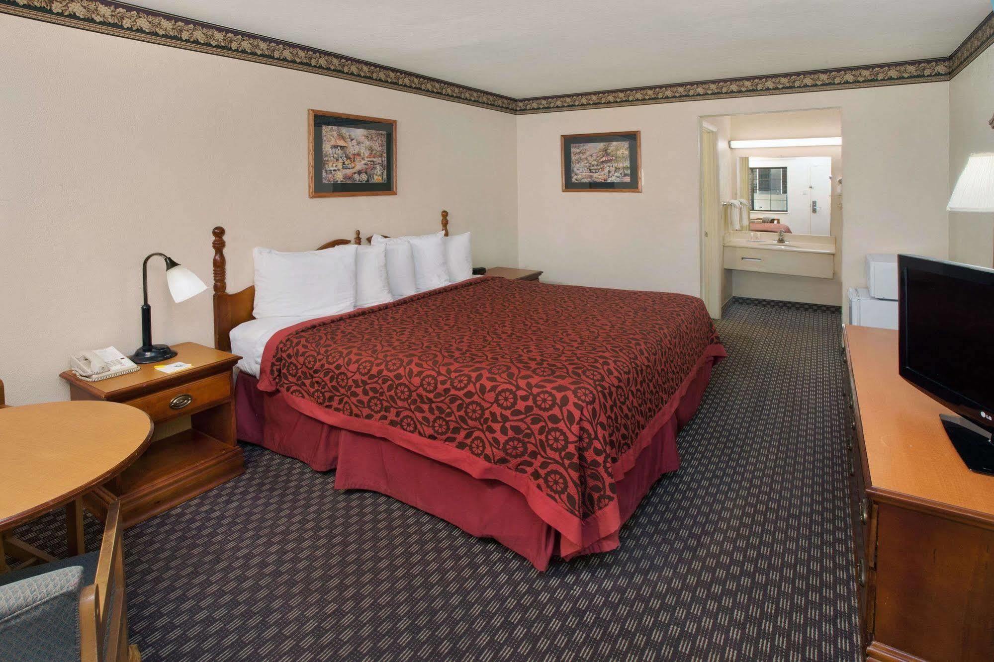 Days Inn & Suites By Wyndham Kokomo Exteriör bild